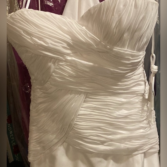 Kathy Ireland 2Be a-line ivory organza wedding gown - Picture 2 of 9